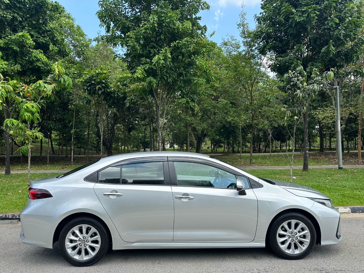 Toyota Corolla Altis 1.6A Standard 