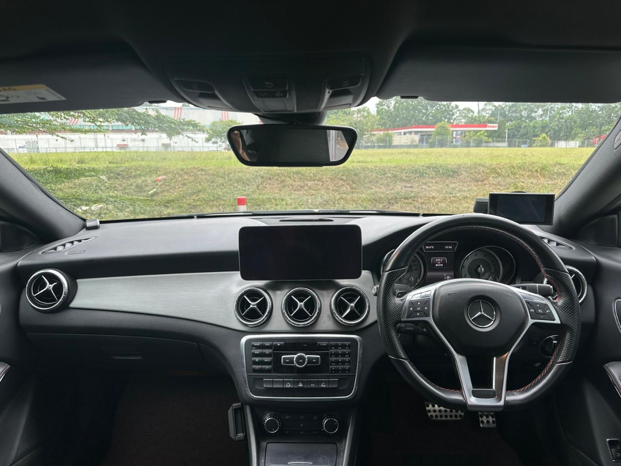 Mercedes-benz CLA200 AMG Line (COE till 12/2033)