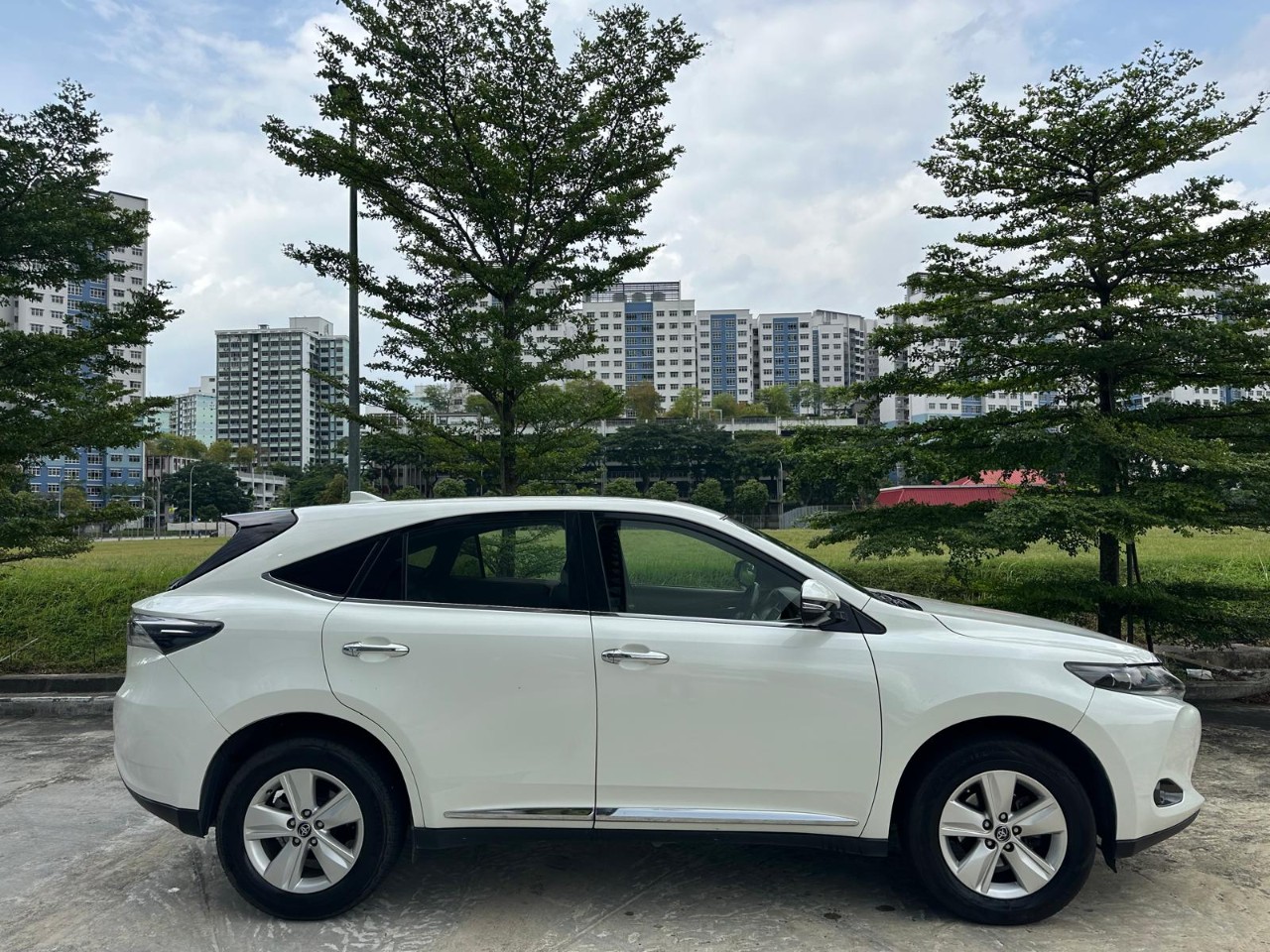 Toyota Harrier 2.0A Elegance 