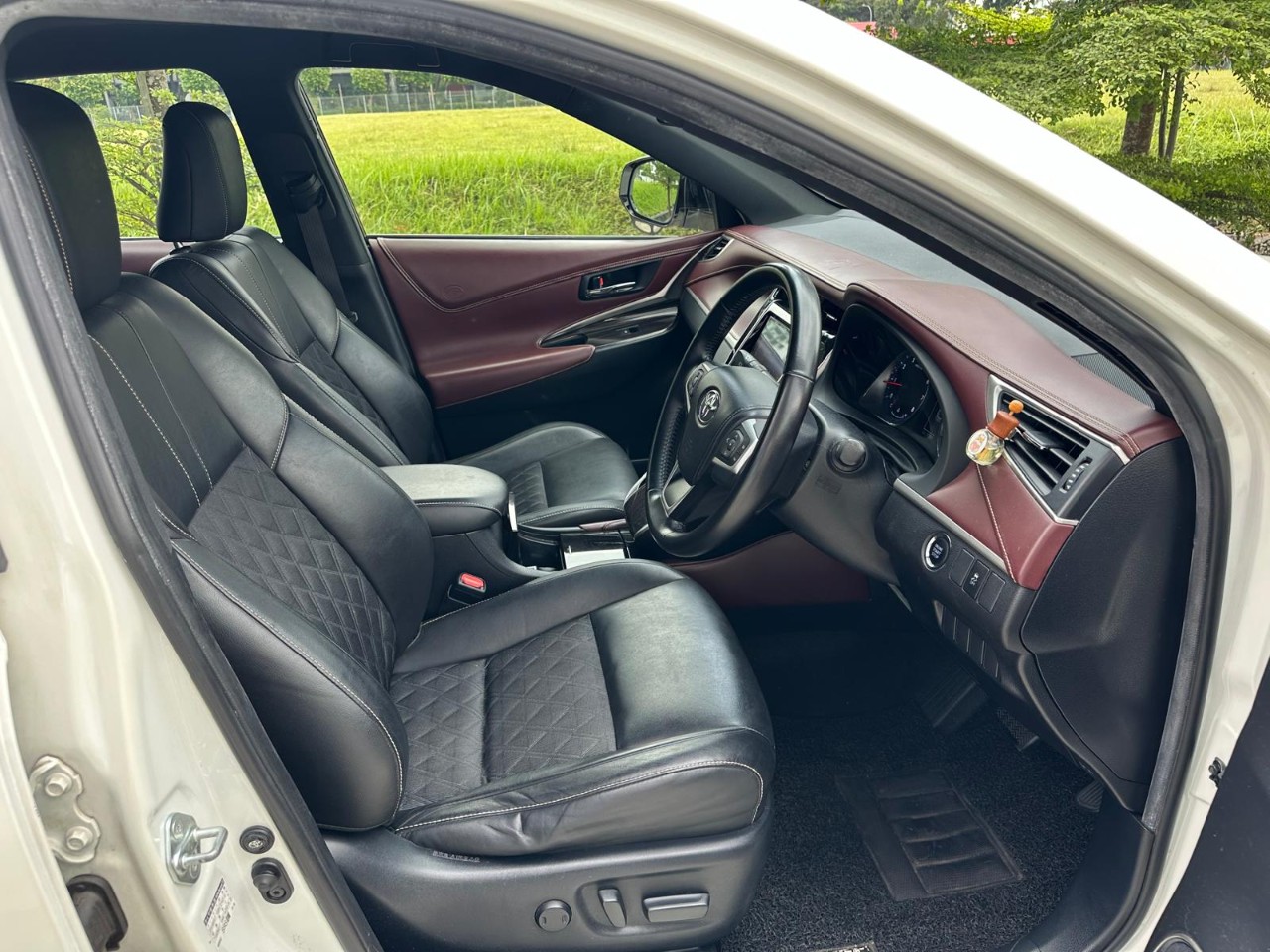 Toyota Harrier 2.0A Elegance 